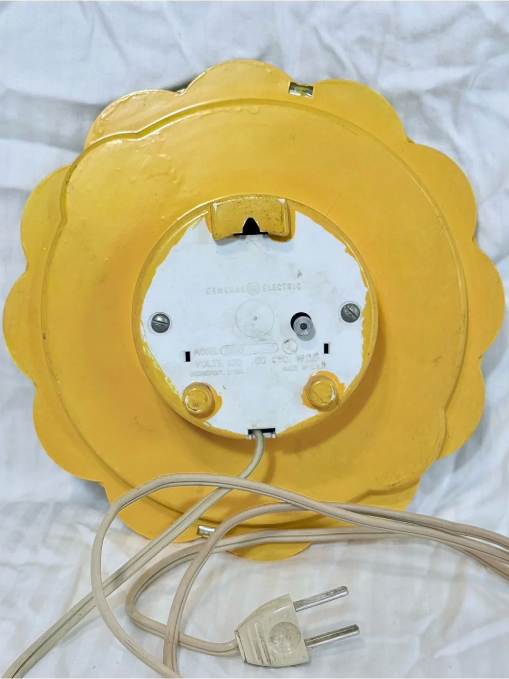 General Electric Vintage Yellow Flower-Shaped Wall Clock - Retro Floral Design